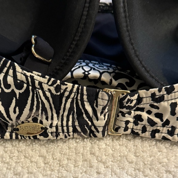 Sunsets Bikini Top with Underwire. Very supportive.  Black white 32D - Picture 6 of 6